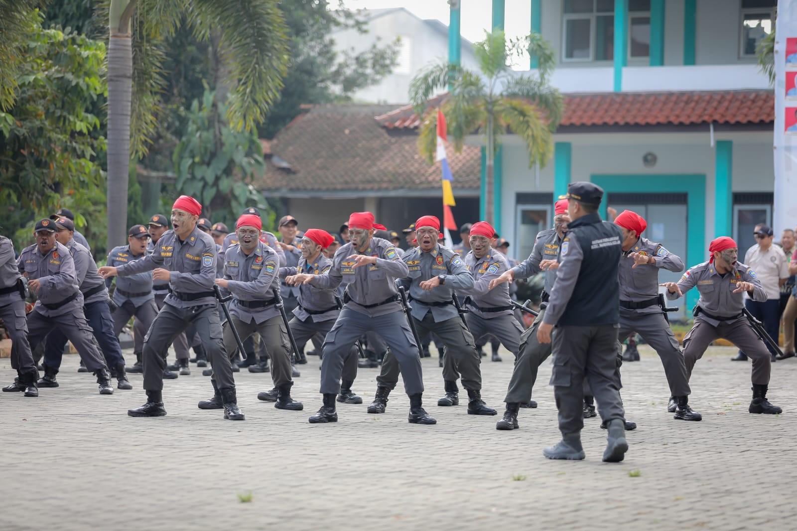 <p>Acara pengukuhan Satgas Antripremanisme di Kecamatan Bandung Kulon, yang dilangsungkan pada Jumat, 4 Juli 2025 di Sekolah MAN 1, Jalan H. Alpi, Kota Bandung.(Dok.Pemkot Bandung)</p>
