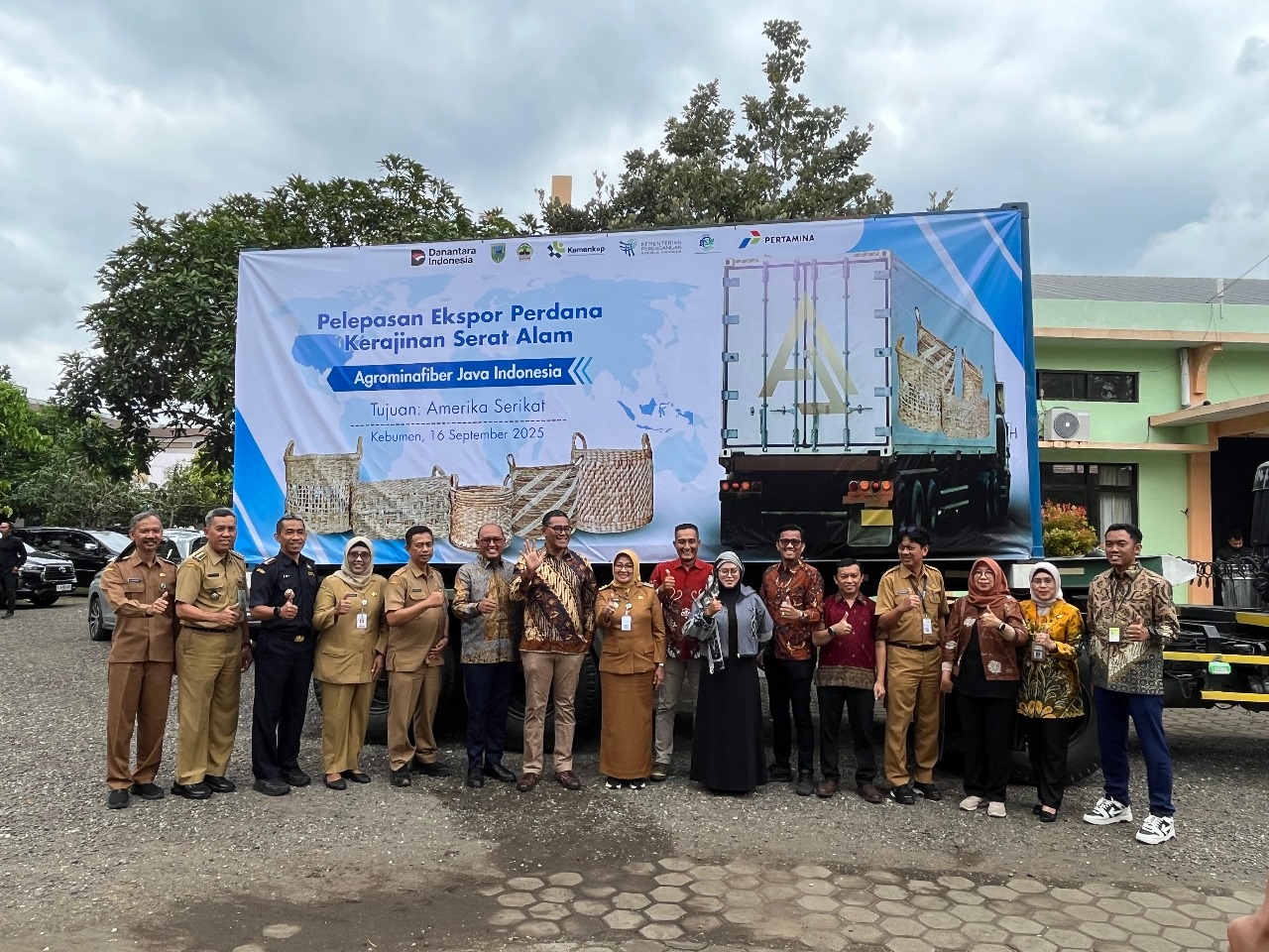 <p>Kementerian Perdagangan melepas ekspor perdana serat alam hasil produksi PT AgrominaFiber Java Indonesia, UMKM asal Kebumen, Jawa Tengah,  ke Amerika Serikat, Selasa, 16 September 2025 secara daring. (Dok. Kemendag)</p>

<p> </p>
