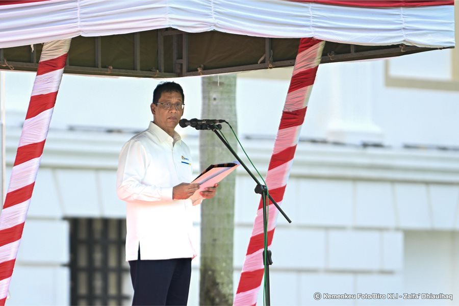 <p>Menteri Keuangan (Menkeu) Purbaya Yudhi Sadewa memberikan amanat pada Upacara Peringatan Hari Oeang Ke-79, di halaman Gedung A.A. Maramis Jakarta,  Kamis, 30 Oktober 2025. (Dok. Kemenkeu)</p>