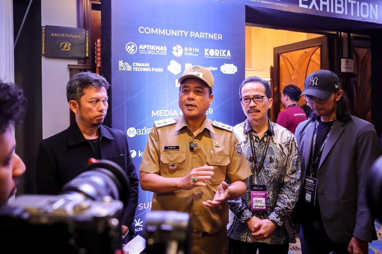 <p>Wakil Wali Kota Bandung Erwin menghadiri acara Citcom Connect 2025 yang digelar di El Hotel Bandung, Selasa (22/4/2025). (Dok.Pemkot Bandung)</p>
