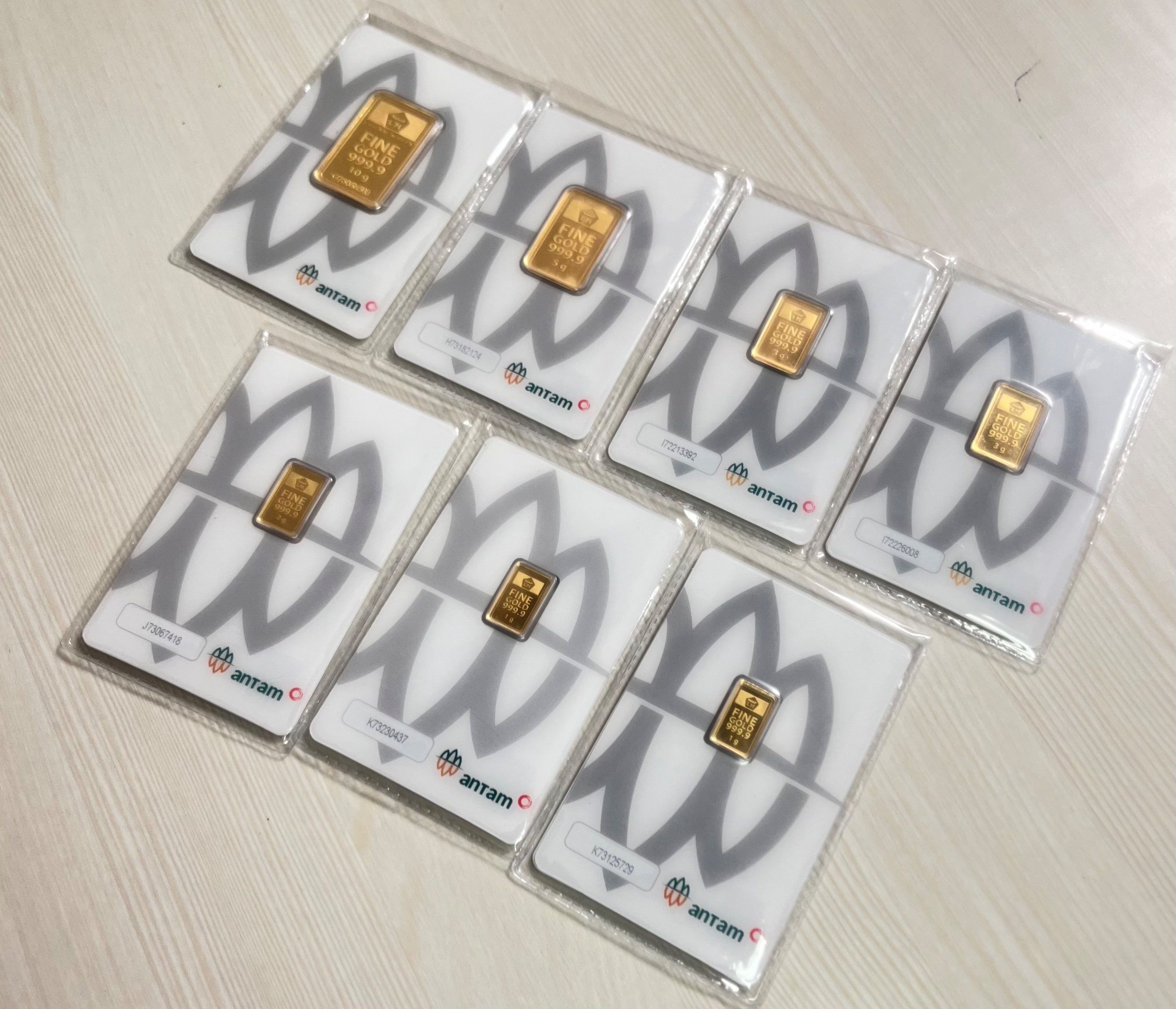 <p>Update harga emas hari ini! Beli & jual emas 24K, 22K, 18K dengan aman. Info lengkap Antam 10 Desember 2025 untuk investor & masyarakat.</p>
