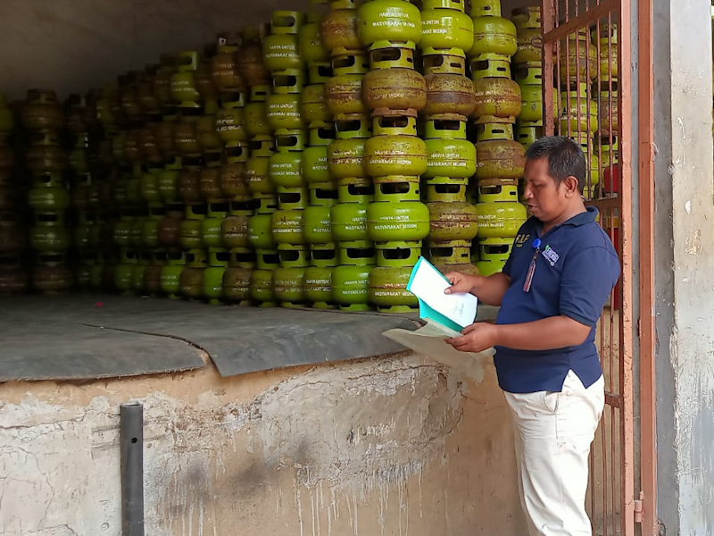 <p>Wali Kota Bandung, Muhammad Farhan, memastikan bahwa stok gas LPG 3 kilogram untuk masyarakat Kota Bandung dalam kondisi aman dan terkendali. (Dok.Pertamina)</p>
