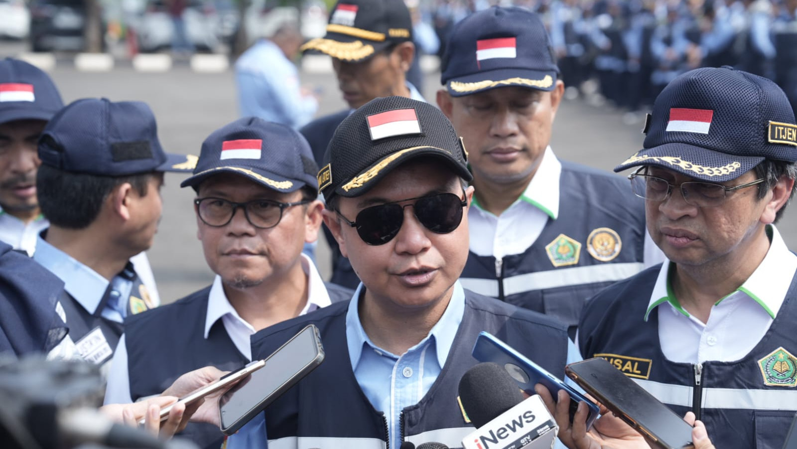 <p>Dirjen Penyelenggaraan Haji dan Umrah (PHU) Kementerian Agama, Hilman Latief, saat diwawancarai wartawan di Jakarta, Senin, 28 April 2025. (Dok.Kemenag)</p>

