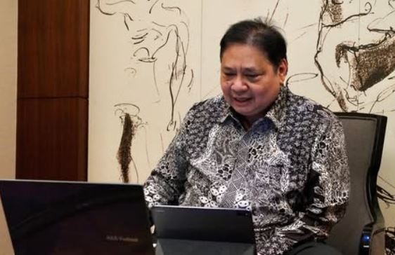 <p>ndonesia naik peringkat! Ekonomi tumbuh 5,12% berkat trio lini depan: industri, jasa, dan konstruksi. Tapi hati-hati, sektor manufaktur masih main bertahan, kontraksi empat bulan beruntun! Analisis lengkapnya di sini. Foto airlanggahartarto_official</p>
