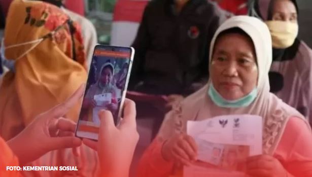 <p>Makin mudah! Sekarang cara daftar bansos 2025 bisa lewat HP aja. Gak perlu antre, cukup unduh aplikasinya dan ikuti langkahnya.</p>
