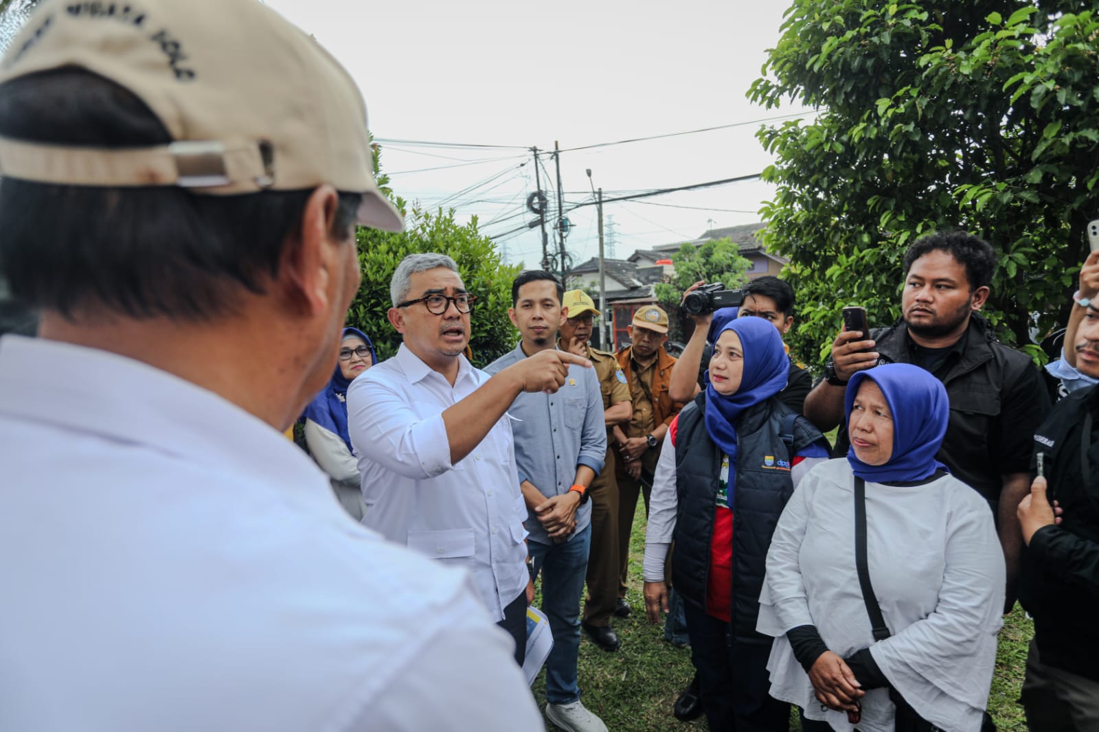 <p>Wali Kota Bandung Muhammad Farhan dalam acara Siskamling Siaga Bencana, di aula Kelurahan Cijawura, Kecamatan Buahbatu, Senin, 20 Oktober 2025. (Dok.Diskominfo Kota Bandung)</p>

