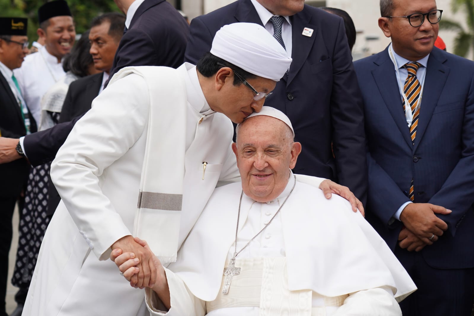 <p>Kenangan Menteri Agama Nasaruddin Umar bersama Paus Fransiskus seusai menandatangani Deklarasi Istiqlal pada 5 September 2024.  (Dok. Kemenag)</p>

