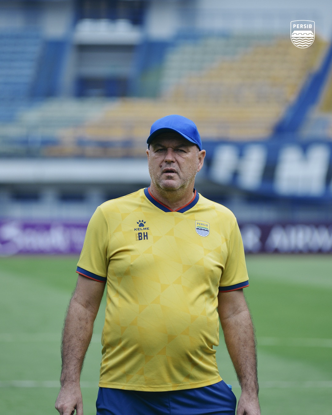 <p>Pelatih Persib, Bojan Hodak. Persib Bandung memburu kemenangan penting atas Bangkok United untuk amankan tiket gugur ACL 2. Simak analisis, kutipan Hodak, dan skenario klasemen.</p>
