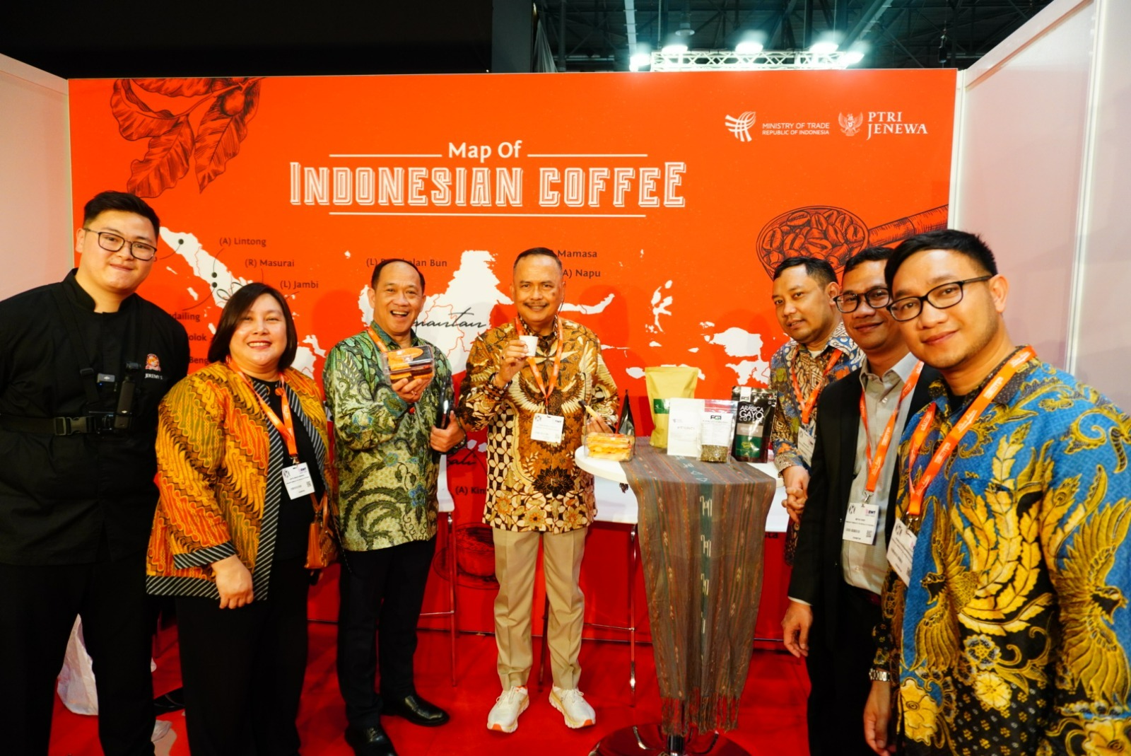 <p>Kopi Nusantara berhasil mencatat potensi transaksi sebesar USD7,61 juta atau setara Rp123 miliar pada pameran World of Coffee (WoC), yang berlangsung di Palexpo, Jenewa, Swiss pada 26- 28 Juni 2025. (Dok. Atase Perdagangan di PTRI Jenewa)</p>
