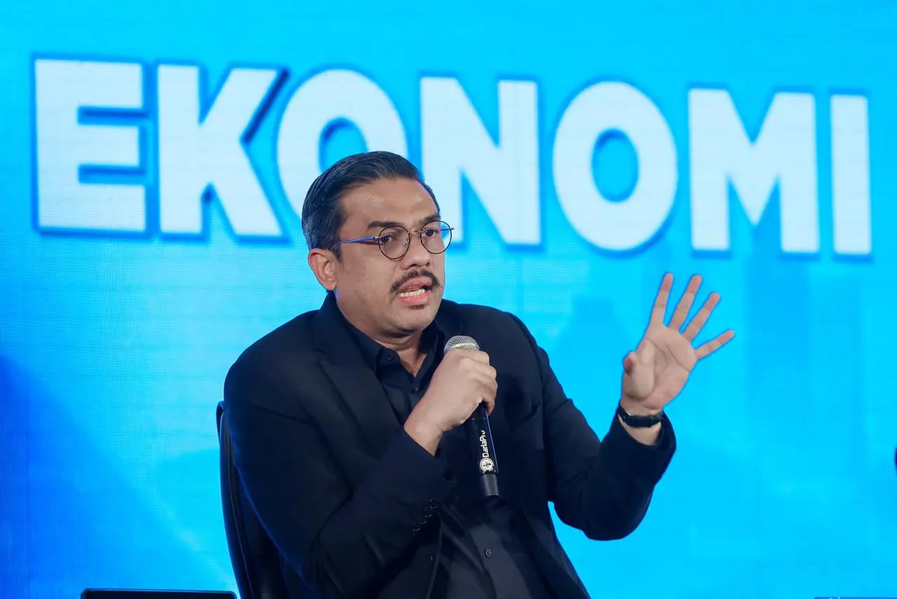 <p>Menteri Usaha Mikro, Kecil, dan Menengah (UMKM) Maman Abdurrahman menyatakan sepanjang sejarah program KUR di Indonesia,  pada Oktober 2025 untuk pertama kalinya penyaluran KUR sektor produksi berhasil menembus  angka 60,5%. (Dok. Kementerian UMKM)</p>
