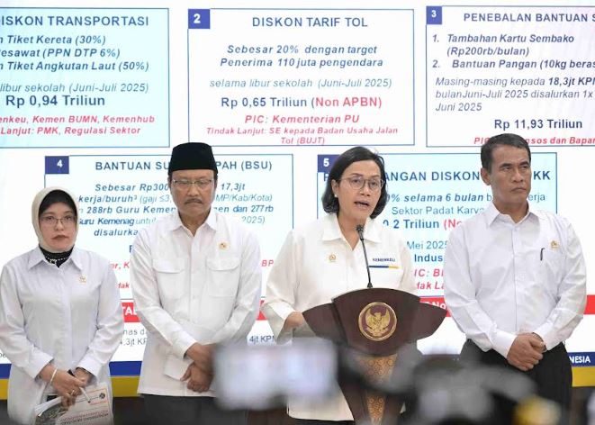 <p>Ilustrasi Menteri Sosial Saifullah Yusuf (Gus Ipul) usai menghadiri Rapat Terbatas bersama para menteri, salah satunya membahas bansos. BPNT cair Rp600 ribu! Dapat bonus Rp400 ribu & 20 kg beras. Cek pencairan mulai 5 Juni 2025! Foto : Kemensos</p>
