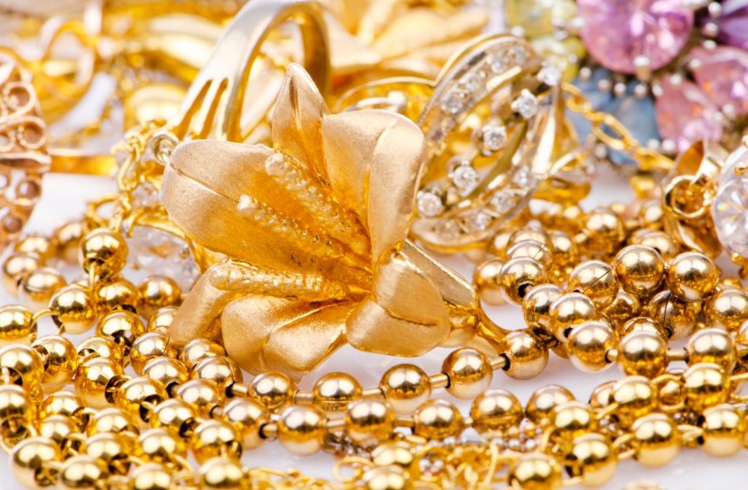 <p>Harga emas 24 karat hari ini naik lagi ke Rp2,03 juta/gram! Lihat tren kenaikan, prediksi pekan depan, dan tips investasi emas yang aman & menguntungkan.</p>
