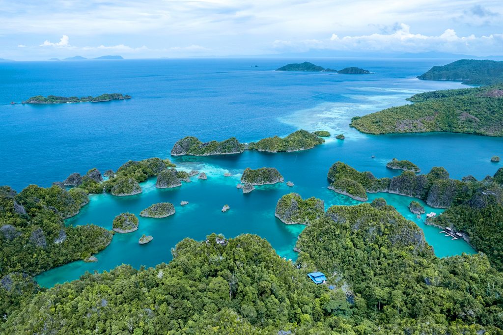 <p>Anggota DPR RI secara tegas meminta agar setiap rencana eksploitasi sumber daya alam di wilayah konservasi Raja Ampat dikaji secara menyeluruh, .(Dok.eddo.id)</p>
