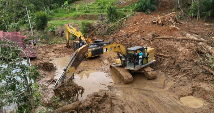 <p>Virdian Aurellio ungkap dugaan keterlibatan elite politik dalam konsesi tambang dan hutan Sumatra. Kritik kerasnya soroti lambatnya status bencana nasional. Foto bpbd</p>
