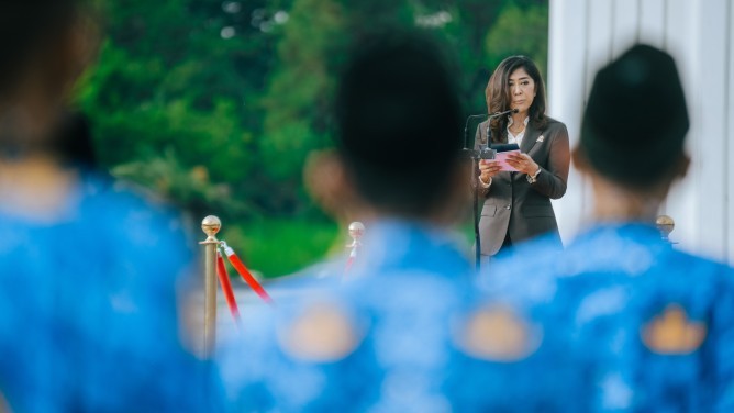<p>Menkomdigi Meutya Hafid menyampaikan sambutan saat upacara ziarah dan tabur bunga di Taman Makam Pahlawan (TMP) Kalibata, Jakarta Selatan, Selasa 20 Mei 2025. (Dok.Kemenkomdigi)</p>
