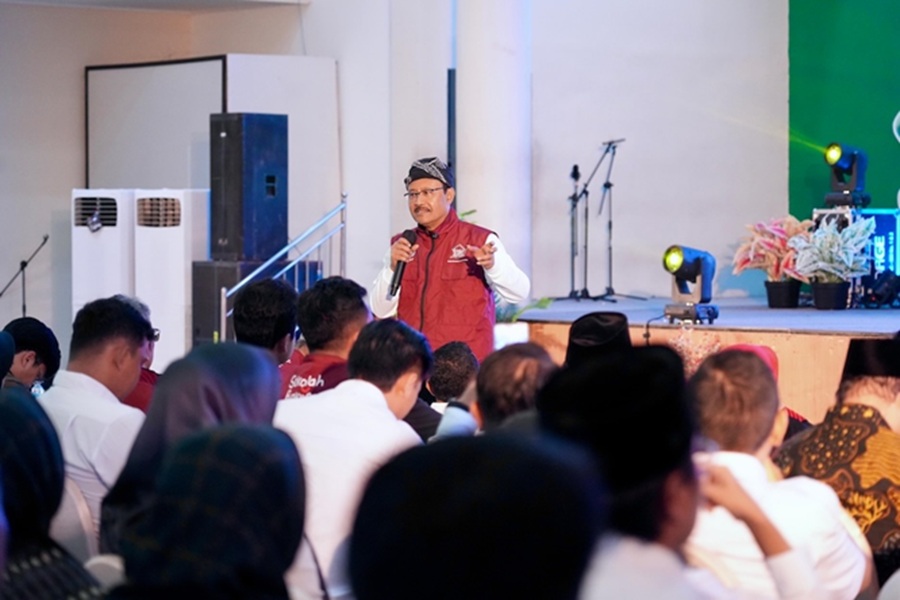 <p>Mensos Saifullah Yusuf saat berdialog dengan sejumlah pilar sosial di Jawa Tengah, menekankan pentingnya evaluasi penerima bansos usia produktif untuk naik kelas. (Foto: Kemensos).</p>
