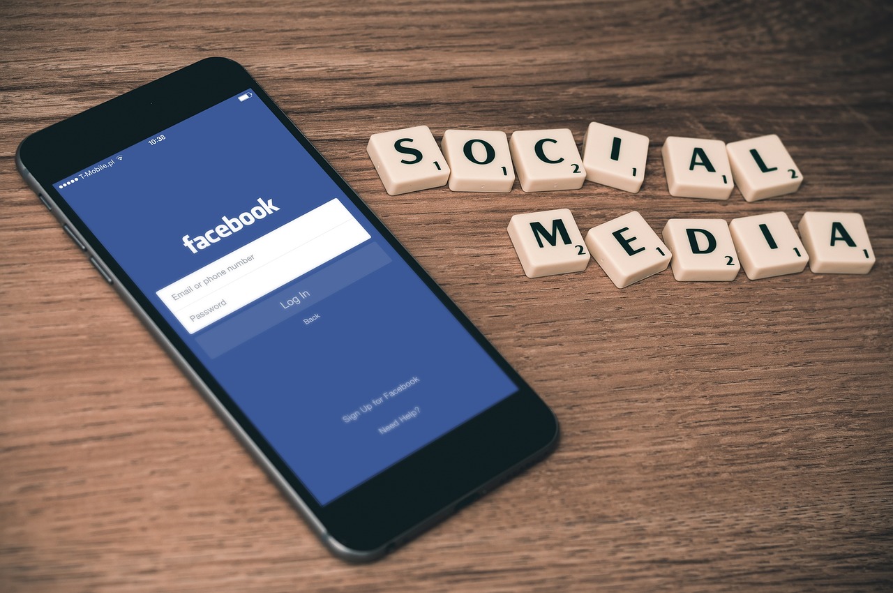 <p>Kreator konten kini bisa hasilkan uang lewat lebih gampang lewat berbagai fitur monetisasi di Facebook. Foto: Pixabay/Firmbee</p>
