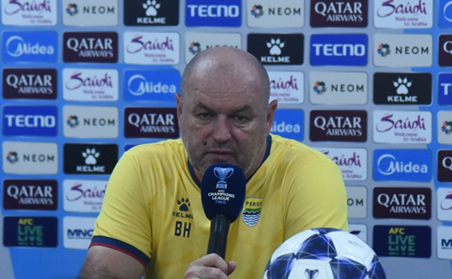 <p>Pelatih Persib, Bojan Hodak saat menyampaikan keterangan pers sebelum laga melawan Selangor FC dalam jadwal AFC Champions League Two 2025/26. Foto: Persib.</p>
