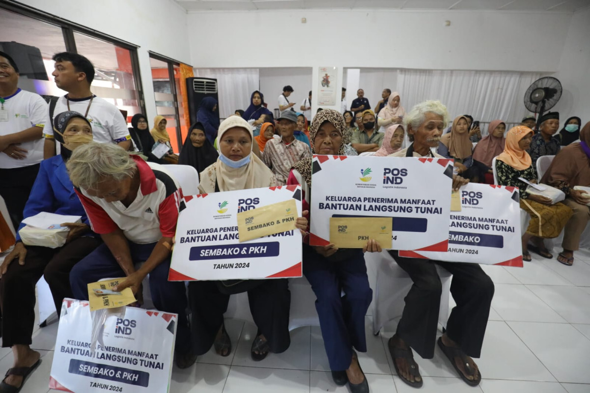 <p>Bantuan sosial KUR PKH. Biar tidak ditolak bank, Ini dia tips jitu agar pengajuan KUR KPM PKH kamu disetujui. Panduan resmi dari Kemensos. Foto: Kemensos.</p>
