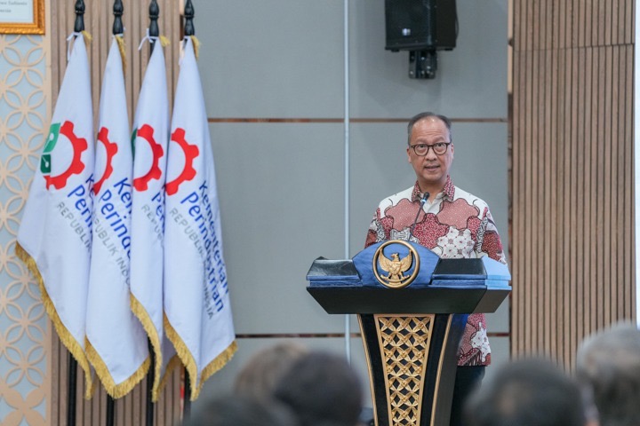 <p>Menteri Perindustrian Agus Gumiwang Kartasasmita saat membuka kegiatan Kemitraan IKM Alat Angkut dengan Industri Besar (Link and Match) 2025 di Jakarta, Selasa, 2 Desember 2025. (Dok. Kemenperin)</p>

