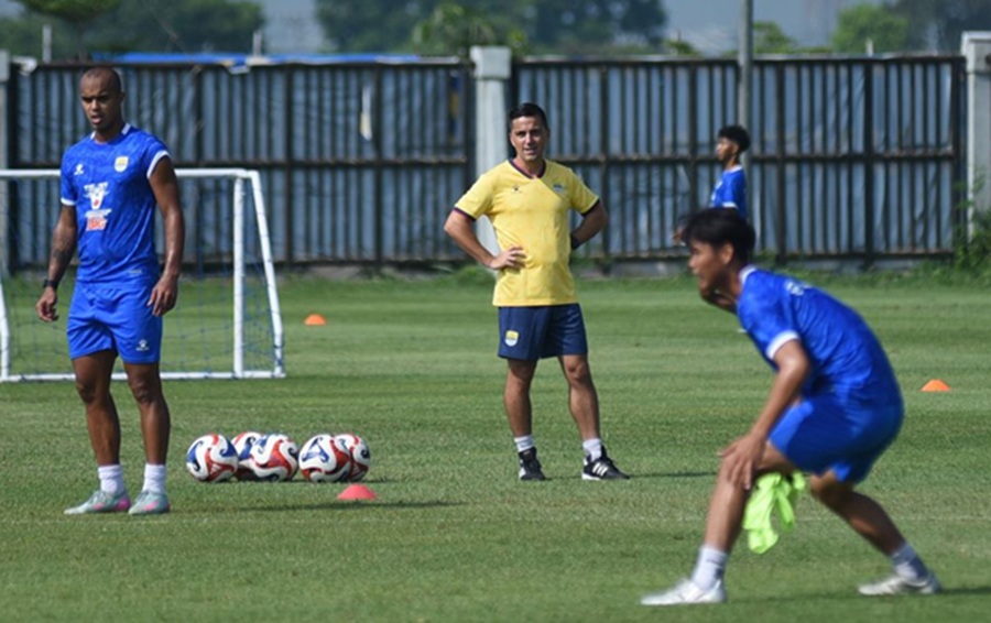 <p>Pelatih fisik Persib, Miro Petric ungkap kondisi para pemain jelang melawan Lion City Sailors. (Foto: Persib).</p>
