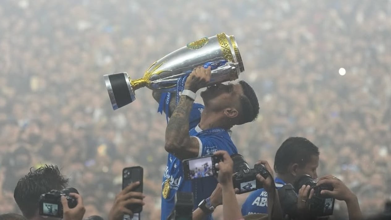 <p>Meninggalkan Persib bukan perkara mudah bagi Ciro Alves. Tiga tahun bersama Maung Bandung meninggalkan jejak emosional yang kini ia bawa ke tantangan baru bersama Malut United.</p>
