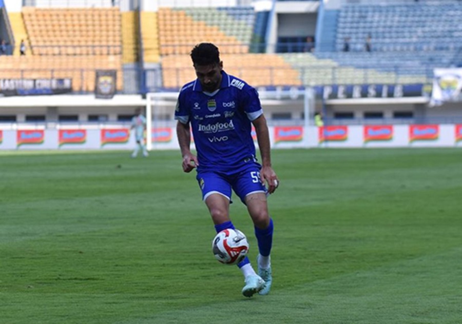 <p>Bek Persib, Frans Putros berharap Bobotoh kembali birukan stadion ketika menghadapi Manila Digger. (Foto: Persib.co.id).</p>
