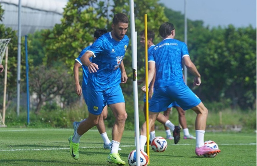 <p>Pemain Persib genjot kondisi fisik sebelum menghadapi laga melawan PSBS Biak di Super League. Foto: Persib.</p>
