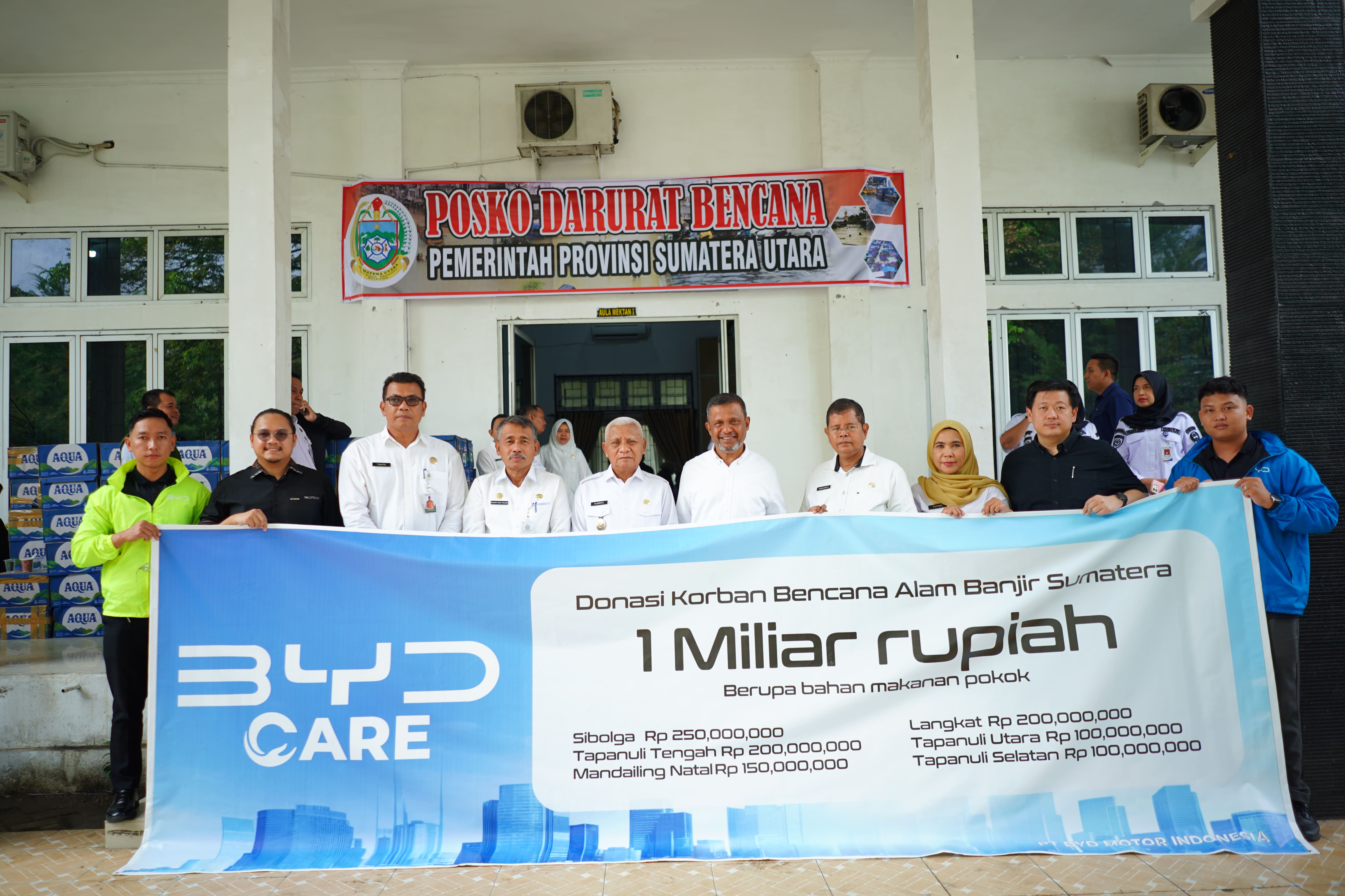 <p>PT BYD Motor Indonesia bergerak cepat menyalurkan bantuan tanggap darurat bagi warga yang terdampak banjir di sejumlah wilayah Sumatera melalui inisiatif Corporate Social Responsibility (CSR) BYD Care. (Dok. PT BYD Motor Indonesia)</p>
