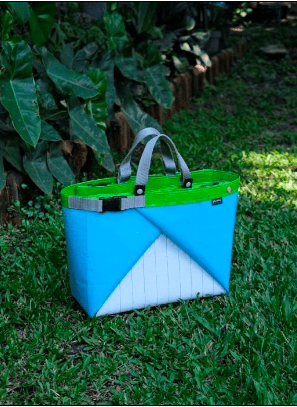 <p>Popsiklus Origami Picnic Bag karya Popsiklus, salah satu dari delapan produk yang meraih penghargaan di ajang Good Design Award 2025 (G-Mark 2025) di Jepang.Pendiri Popsiklus  Kurniati Sugihrehardja mengatakan kolaborasi antara pemerintah dan pelaku industri kreatif dapat menghasilkan inovasi berdampak positif. (Dok. Kemendag)</p>
