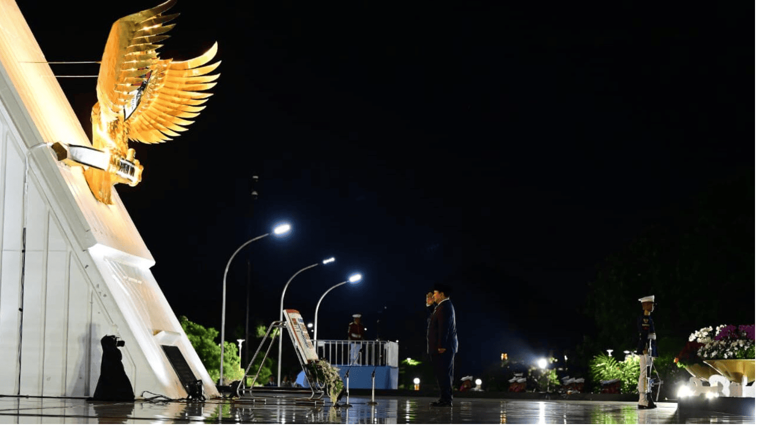 <p>Presiden Prabowo Subianto memimpin upacara ziarah nasional dan renungan suci dalam rangka memperingati Hari Pahlawan Tahun 2025 di Taman Makam Pahlawan Nasional Utama (TMPNU) Kalibata, Jakarta, pada Senin, 10 November 2025.(Dok. BPMI Setpres/Muchlis Jr)</p>
