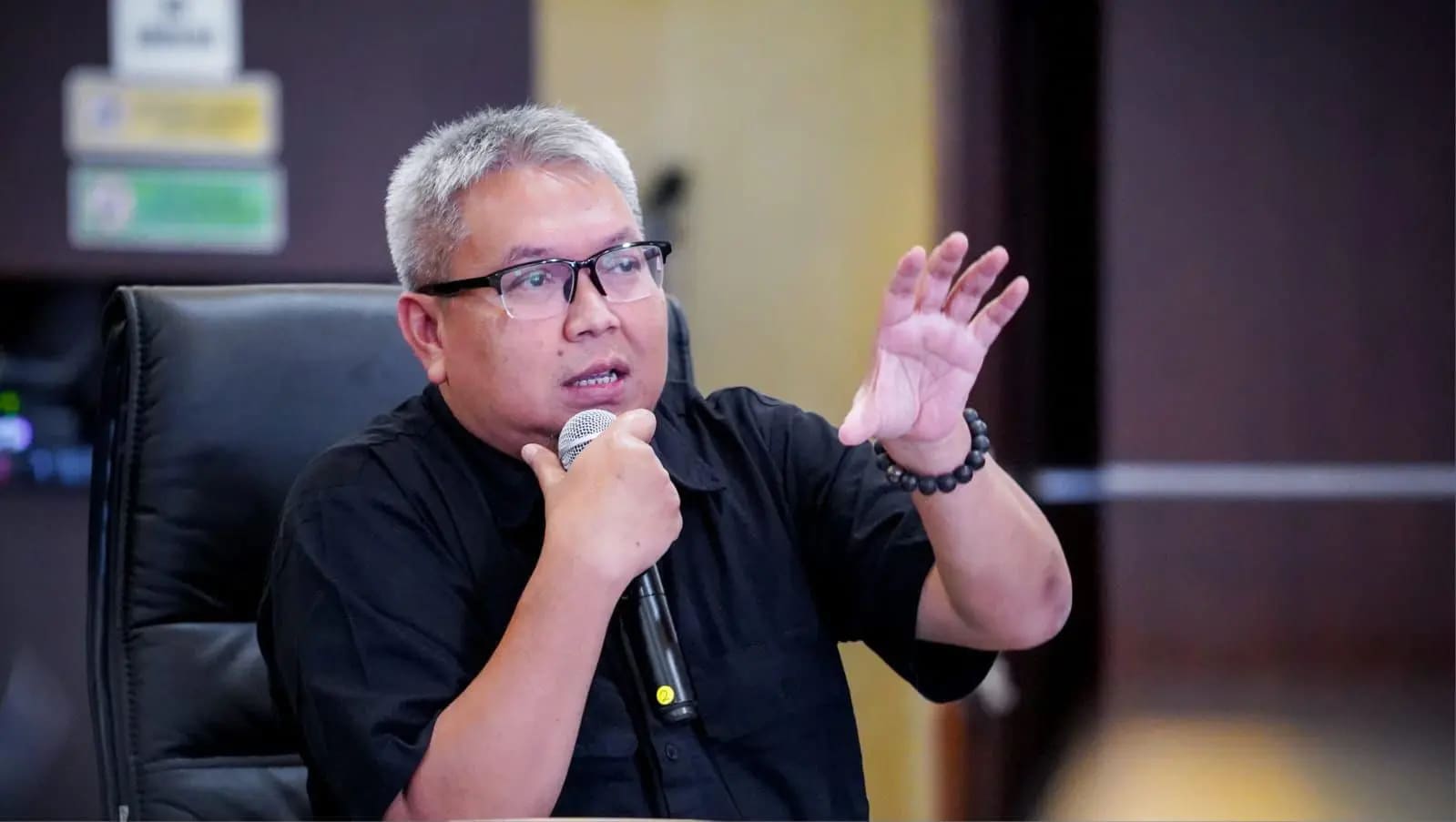 <p>Deputi Bidang Usaha Kecil Kementerian UMKM, Temmy Satya Permana, saat memberi sambutan dalam acara Intimate Business Matching Bisnis Layak Funding (Bislaf) di Bogor, Kamis, 11 September 2025. (Dok. Kemen UMKM)</p>

<p> </p>
