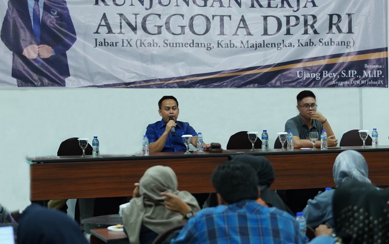 <p>Masih banyak tanah masjid belum bersertifikat? Program PTSL 2025 didorong Ujang Bey DPR RI demi jaminan hukum dan perlindungan aset keagamaan warga Sumedang.</p>
