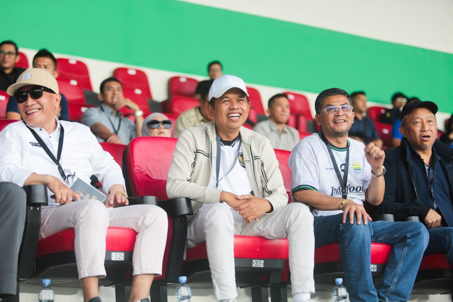 <p>Gubernur Jawa Barat Dedi Mulyadi turut hadir langsung menyaksikan laga pembuka Piala Presiden 2025 yang mempertemukan Persib Bandung melawan klub kuat asal Thailand, Port FC. (Dok.Pemkot Bandung)</p>
