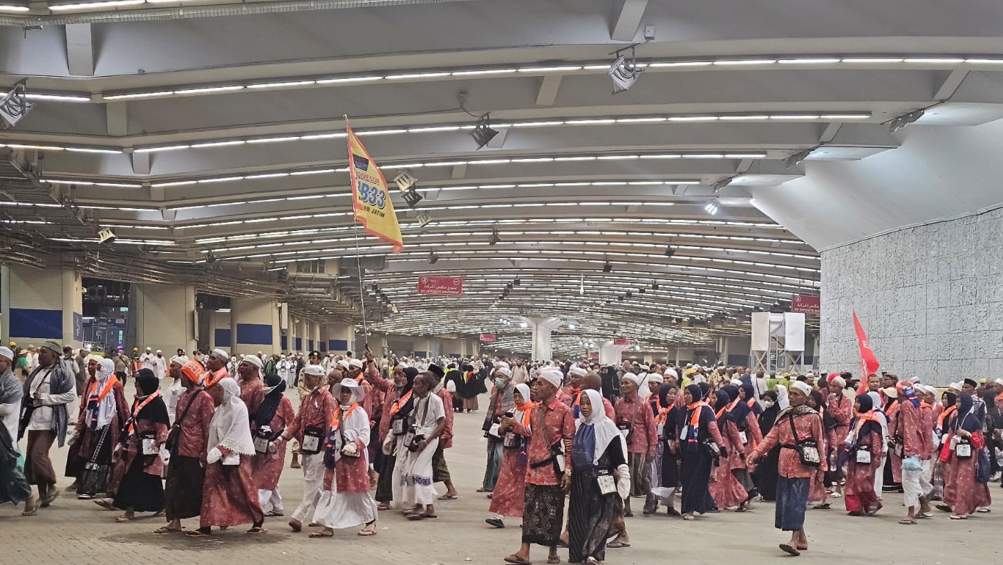 <p>Warna-warni batik seakan melukis jalur Jamarat, menciptakan parade spiritual seperti karnaval akbar dari Tanah Air. (Dok.Kemenag)</p>
