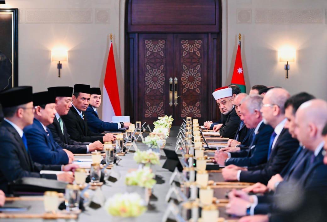 <p>Presiden RI Prabowo Subianto melakukan pertemuan bilateral dengan Raja Yordania, Raja Abdullah II bin Al-Hussein, di Istana Al Husseiniya, Amman, Kerajaan Yordania Hasyimiyah, Senin (14/4)  waktu setempat. (Dok. BPMI Setpres)</p>
