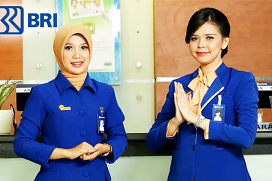 <p>Petugas bank BRI. Simak cara dan syarat mengajukan KUR BRI 2025, UMKM tak perlu khawatir beban finansial untuk mengembangkan bisnis, cek simulasi pinjaman dan tenornya.</p>
