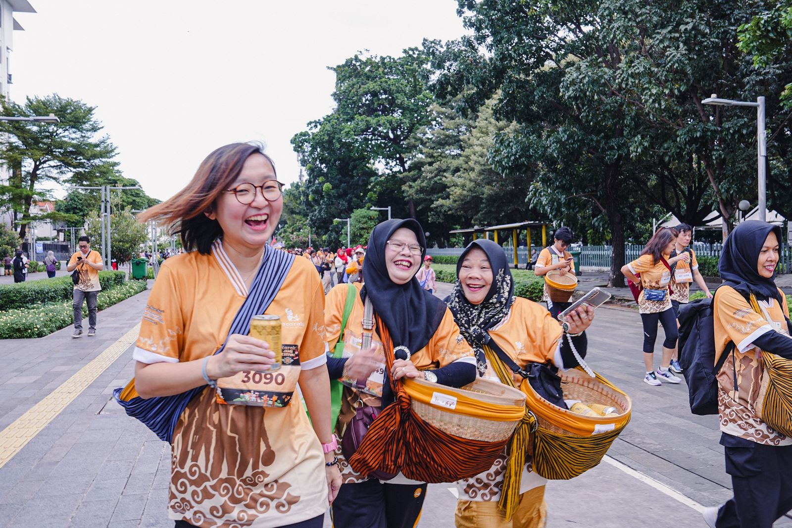 <p>Wakil Menteri Ekonomi Kreatif, Irene Umar, menghadiri acara Acaraki Jamu Festival edisi Hari Pahlawan di Taman Fatahillah, Kawasan Pusat Kota Tua, Jakarta, Minggu (16/11/2025). Wamen Irene ikut bergabung dengan komunitas Jamu Gendong. (Dok. Kemen Ekraf/Badan Ekraf)<br />
 </p>
