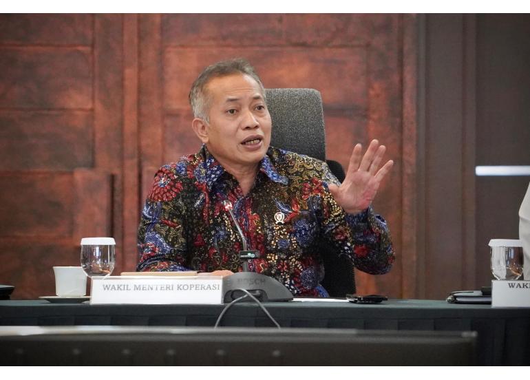 <p>Wakil Menteri Koperasi (Wamenkop) Ferry Juliantono, memimpin Rapat Koordinasi (Rakor) Optimalisasi Operasionalisasi Kopdes Merah Putih Mengenai Gerai Klinik dan Apotek Desa Kelurahan di Jakarta, Selasa,12 Agustus 2025. (Dok. Kemenkop)</p>
