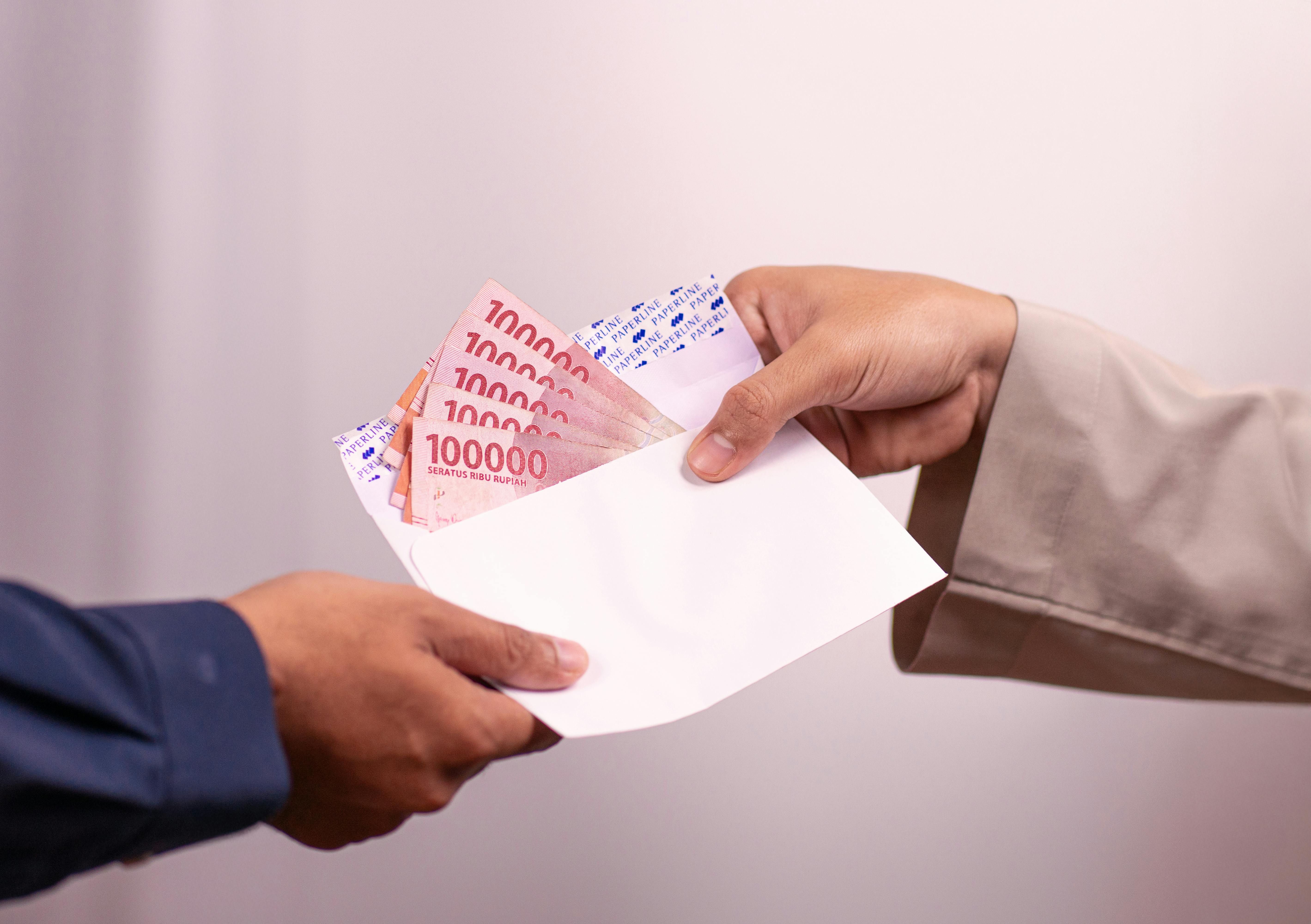 <p>Ilustrasi pencairan dana BSU. BSU tak kunjung cair? Ini arti status notifikasinya dan tiga cara mudah cek secara resmi. Foto : Pexels : Defrino Maasy<br />
 </p>
