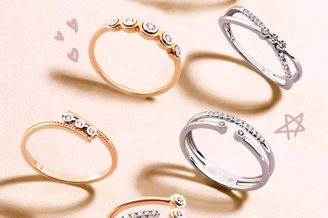 <p>Ilustrasi harga emas perhiasan hari ini. Simak update lengkap harga emas perhiasan hari ini naik atau turun di Pegadaian! Cek harga emas perhiasan hari ini 24 karat, 22 karat, 16 karat juga 8 karat harga emas perhiasan hari ini per gram dalam rupiah! The Palace</p>
