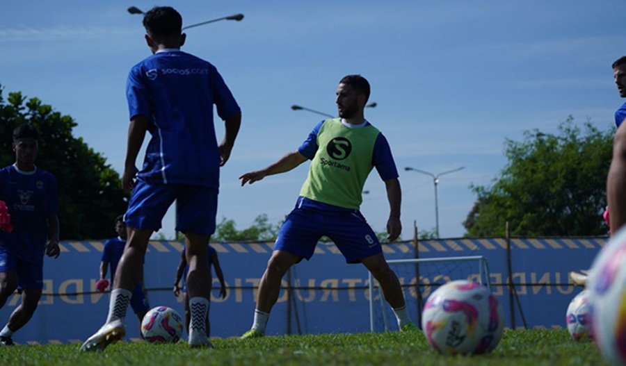<p>Skuad Persib Bandung terbang ke Thailand hari ini untuk melakoni program pemusatan latihan selama 10 hari. (Foto: Persib.co.id).</p>
