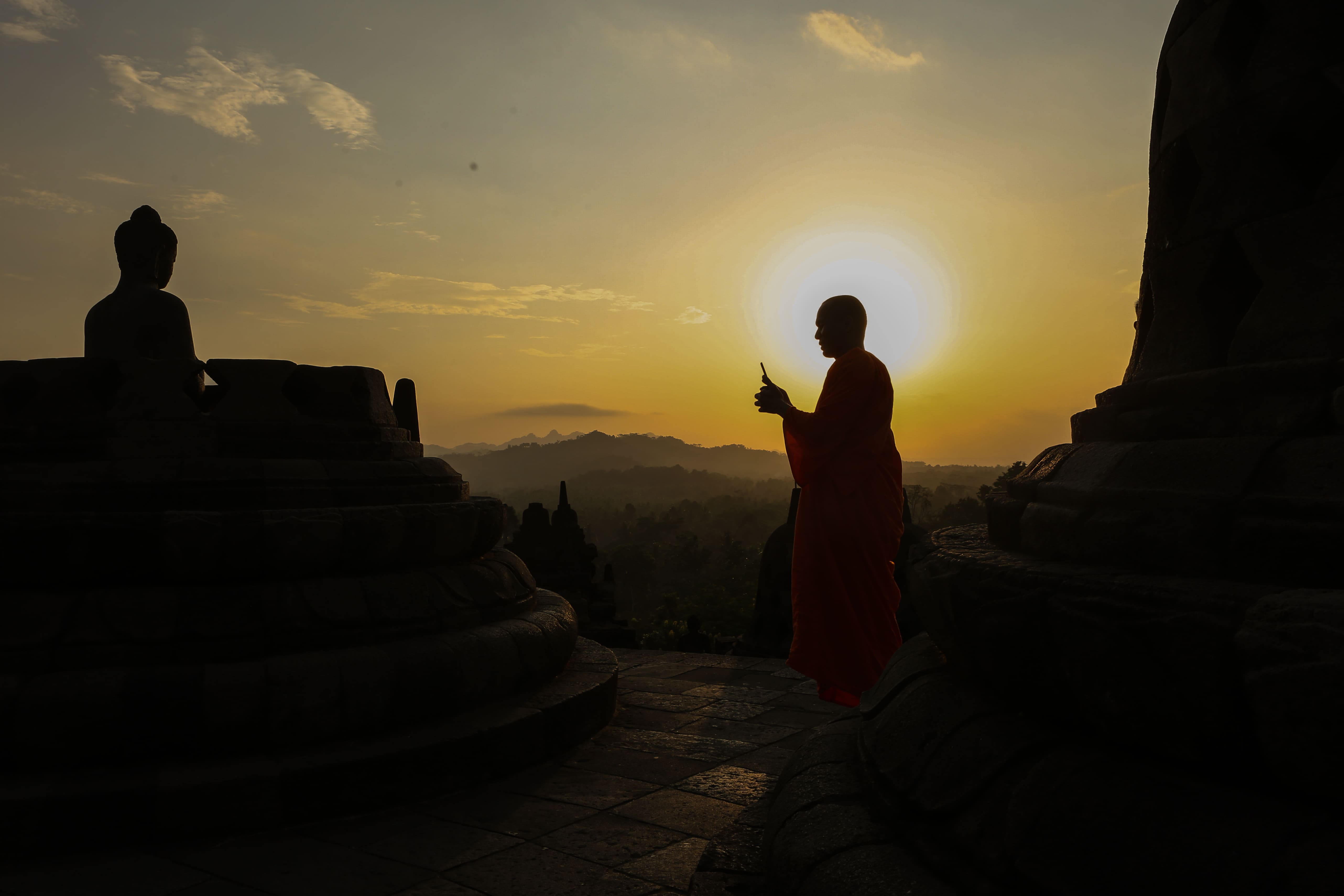 <p>Puncak perayaan Waisak di Candi Borobudur menjadi momen yang wajib dikunjungi oleh siapapun.  (Dok.wonderfulimages.kemenparekraf.go.id)</p>
