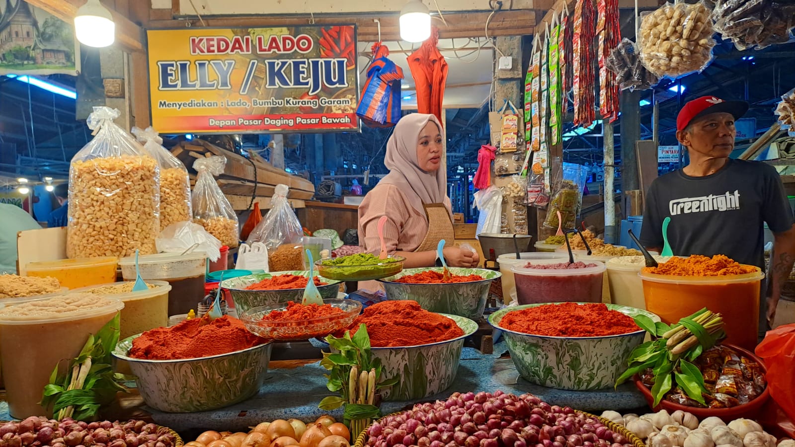<p>Pasar tradisional naik kelas! Pedagang kecil didorong adaptasi digital lewat program Daya SMBC Indonesia demi wirausaha tangguh dan ekonomi berkelanjutan.</p>
