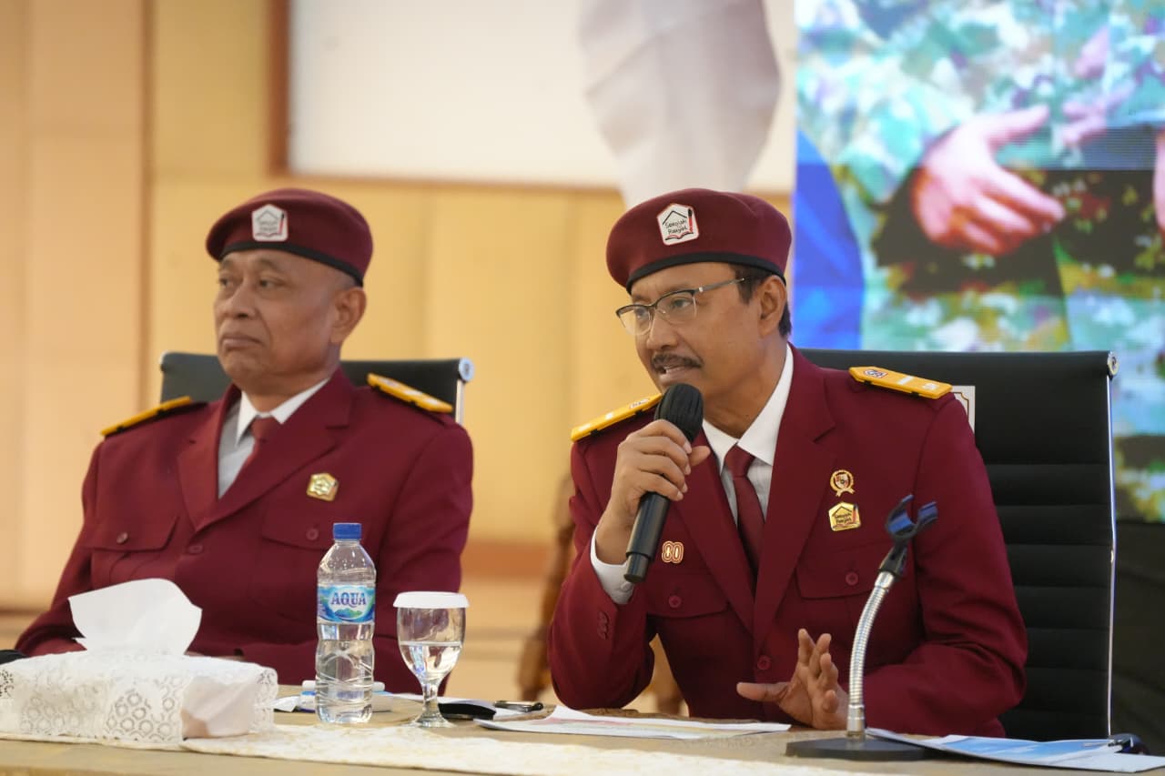 <p>Menteri Sosial (Mensos) RI Saifullah Yusuf atau Gus Ipul membuka pembekalan bagi 970 guru dan 55 Kepala Sekolah Rakyat di Pusat Pendidikan, Pelatihan dan Pengembangan Profesi (Pusdiklatbangprof) Kemensos RI, Jakarta Selatan, Selasa, 19 Agustus 2025. (Dok. Kemensos)</p>

<p> </p>
