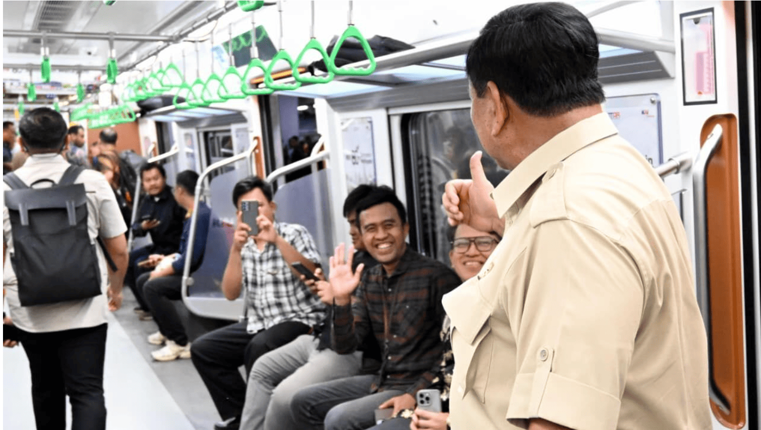 <p>Setelah meninjau  kereta khusus petani dan pedagang, Presiden Prabowo Subianto  bergabung dengan para penumpang KRL (kereta rel listrik) dan menaiki gerbong kereta menuju Stasiun Tanah Abang Baru dari Stasiun Manggarai, Selasa, 4 November 2025. (Dok. BPMI Setpres/Cahyo)</p>

<p> </p>

<p> </p>
