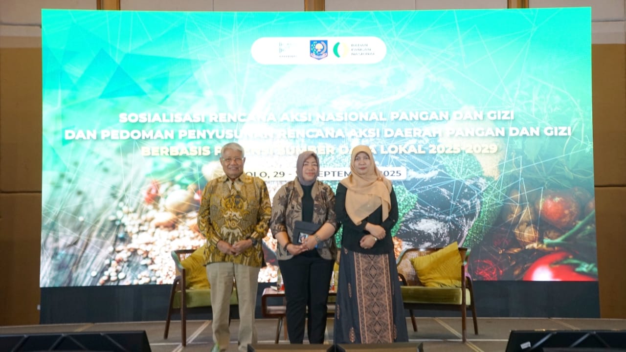 <p>Direktur Penganekaragaman Konsumsi Pangan NFA, Rinna Syawal, dalam kegiatan Sosialisasi Rencana Aksi Nasional Pangan dan Gizi serta Pedoman Penyusunan Rencana Aksi Daerah Pangan dan Gizi Berbasis Potensi Sumber Daya Lokal 2025–2029, di Solo, pada 29–30 September 2025. (Dok. Bapanas/NFA)</p>
