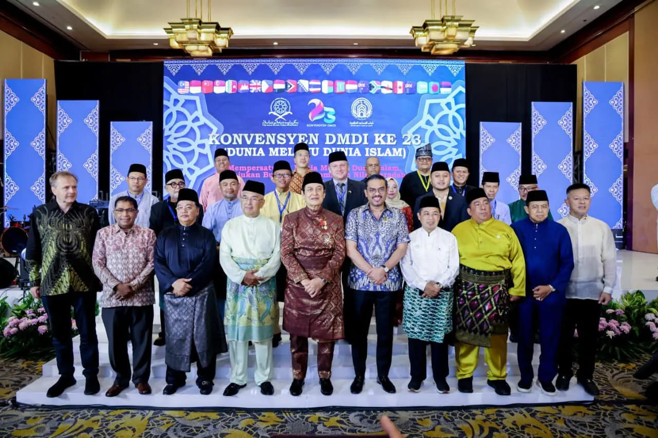 <p>Menteri Usaha Mikro, Kecil, dan Menengah (UMKM) Maman Abdurrahman menghadiri Konvensyen Dunia Melayu Dunia Islam (DMDI) ke-23 di Jakarta, Jumat,  24 Oktober 2025. (Dok. Kementerian UMKM)</p>
<p> </p>