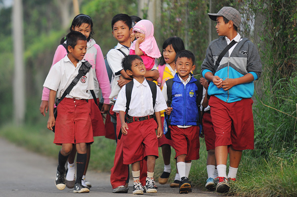 <p>Ilustrasi anak-anak berangkat sekolah pada pagi hari. (Dok..zyaverani.com)</p>
