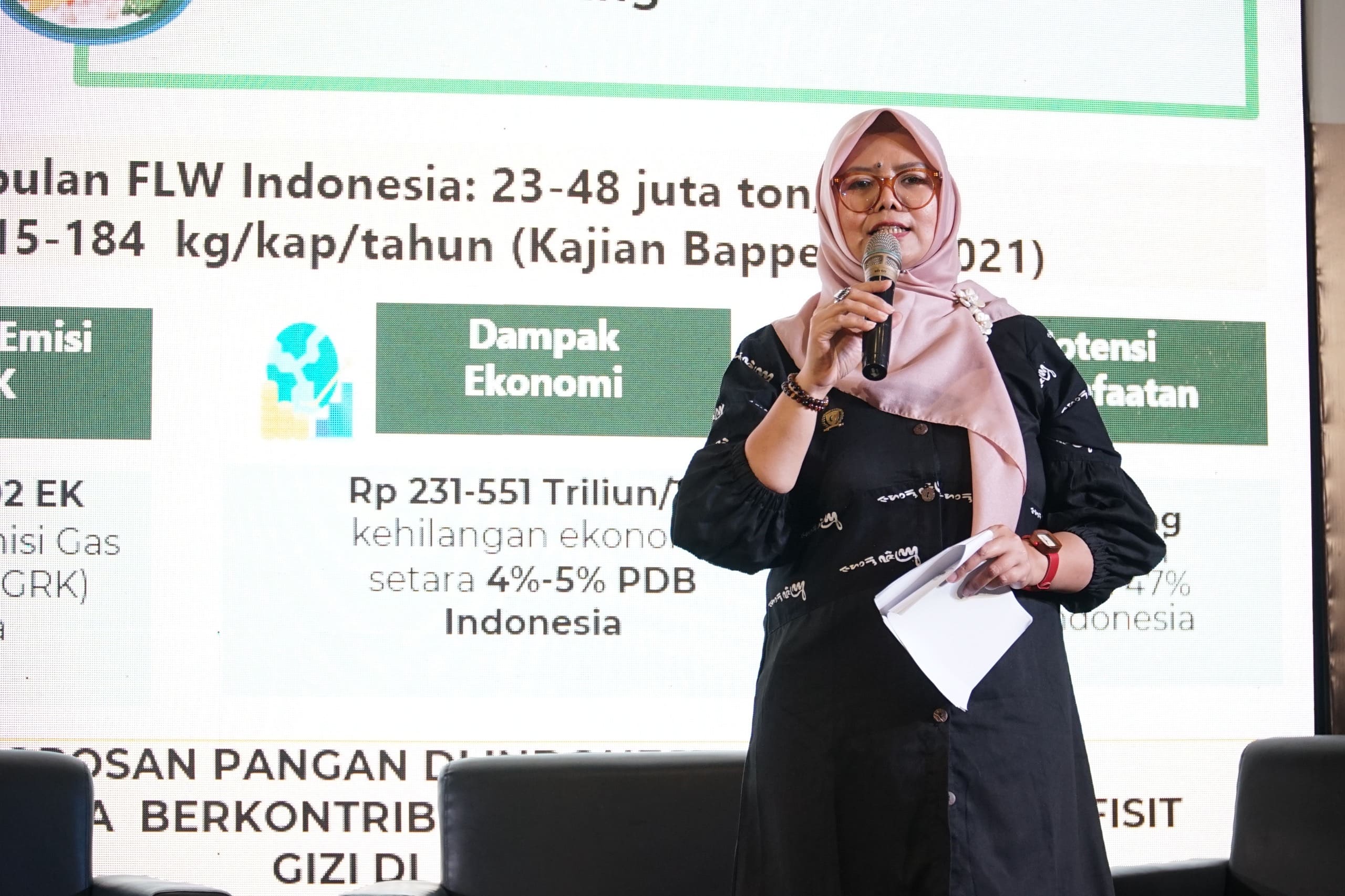 <p>Direktur Kewaspadaan Pangan Badan Pangan Nasional/National Food Agency (Bapanas/NFA), Nita Yulianis, dalam Talkshow dan Komitmen Bersama Sektor Bisnis: Mendorong Aksi Nyata untuk Mengatasi Susut dan Sisa Pangan (SSP) di Serpong, Kamis, 3 Juli 2025. (Dok. Bapanas/NFA)</p>

<p> </p>
